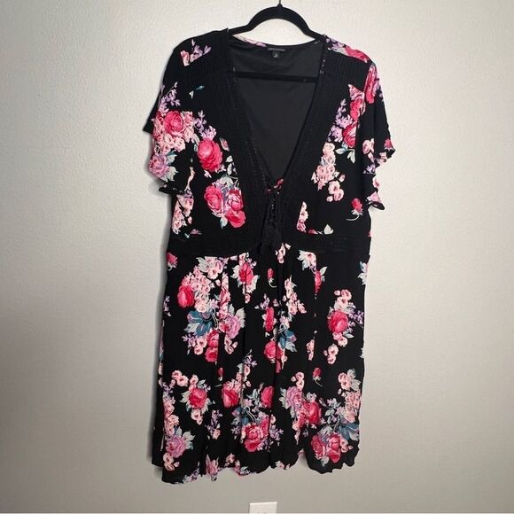 Torrid Mini Gauze Lace-Up Skater  Floral Print Dress Black size 3 3X - Picture 4 of 9